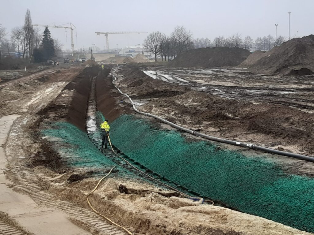 Hydraulisch zaaien sleuf grond